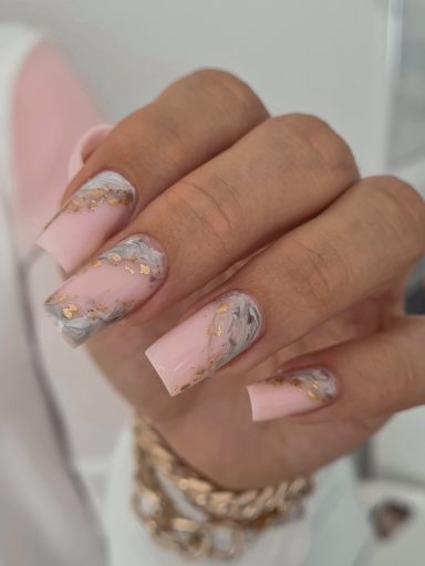 Stilvolle Nägel mit Design in 85088